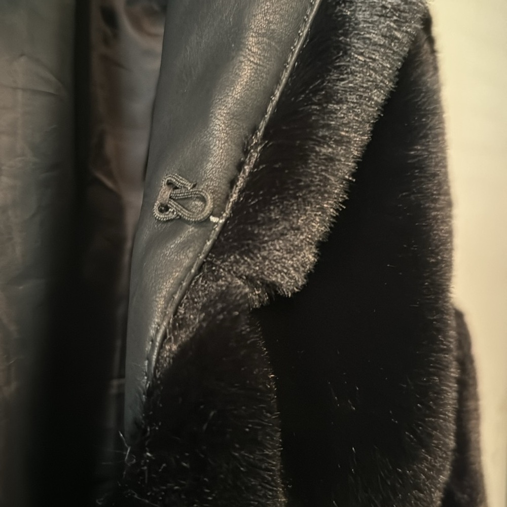 So soft faux fur Long Vest Sz S. Black Perfect condition! Stunning! - Picture 8 of 10